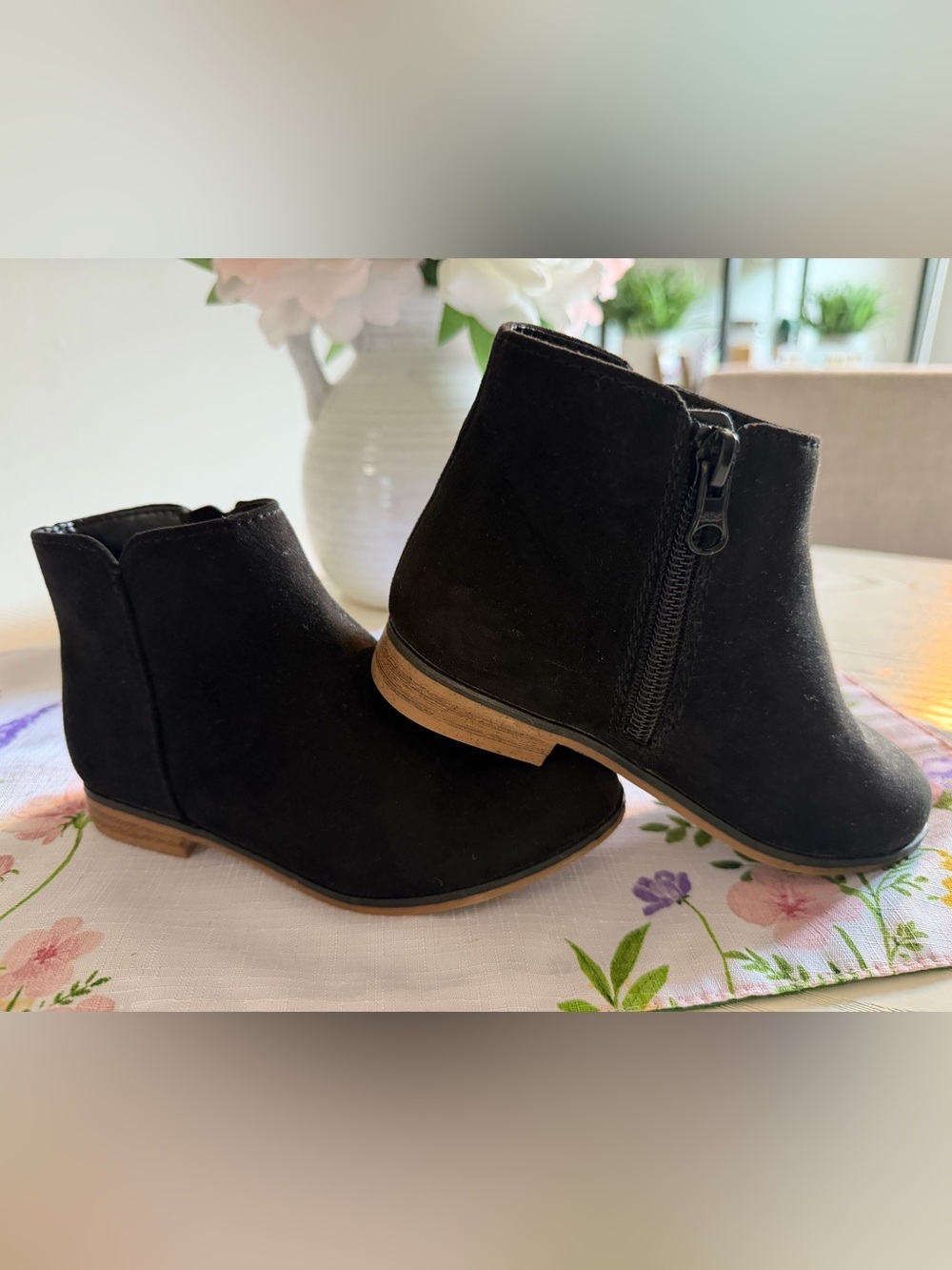 Cat & Jack Black Ankle Heeled Boots with Brown Soles - Size 10